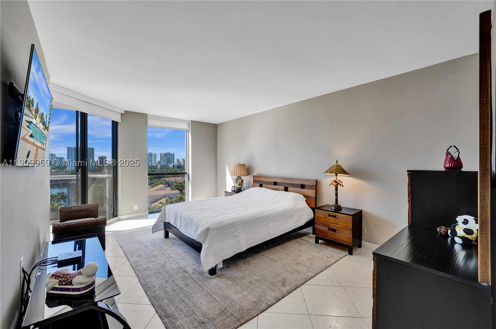 HARBOR TOWERS - Residential