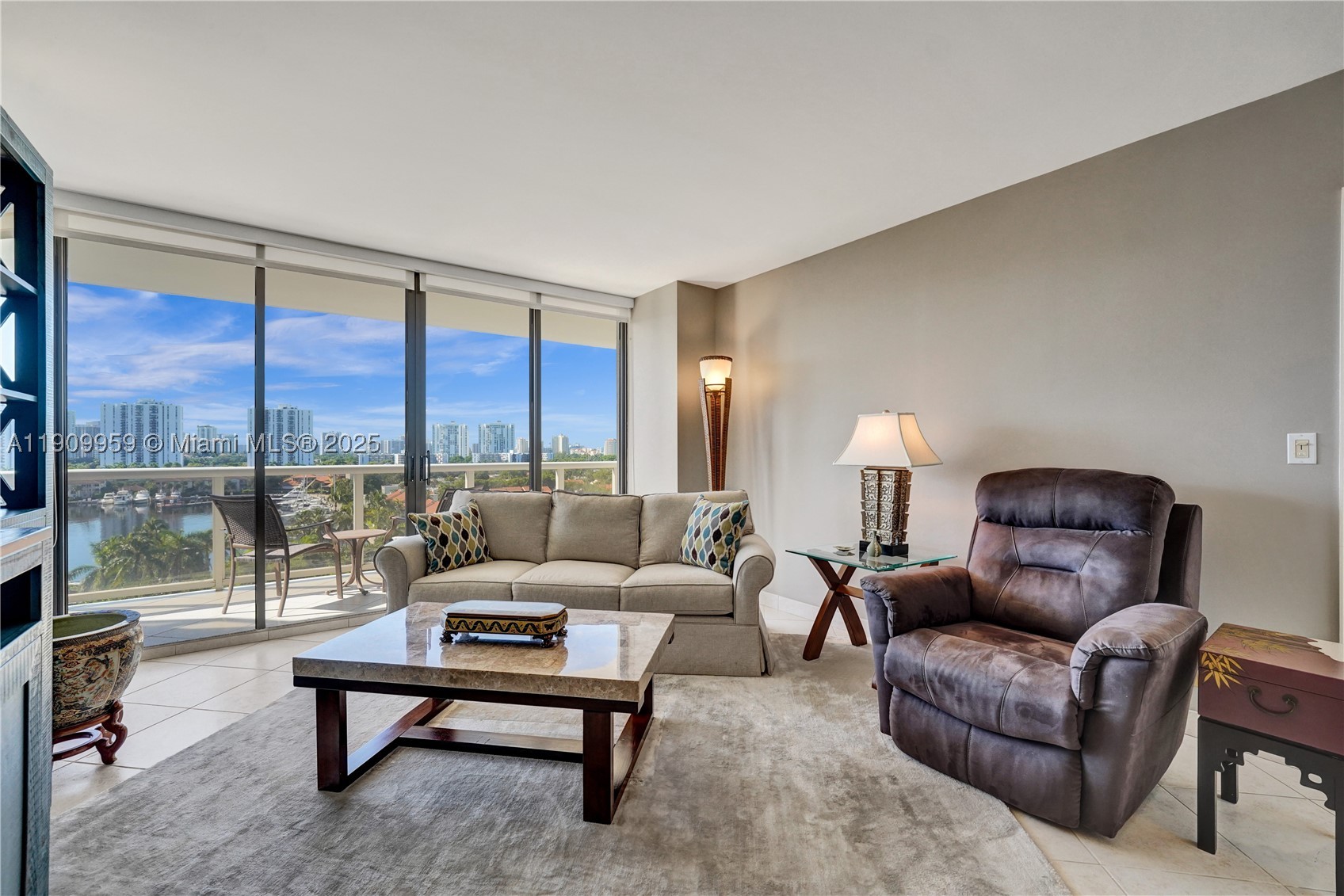 HARBOR TOWERS - Residential