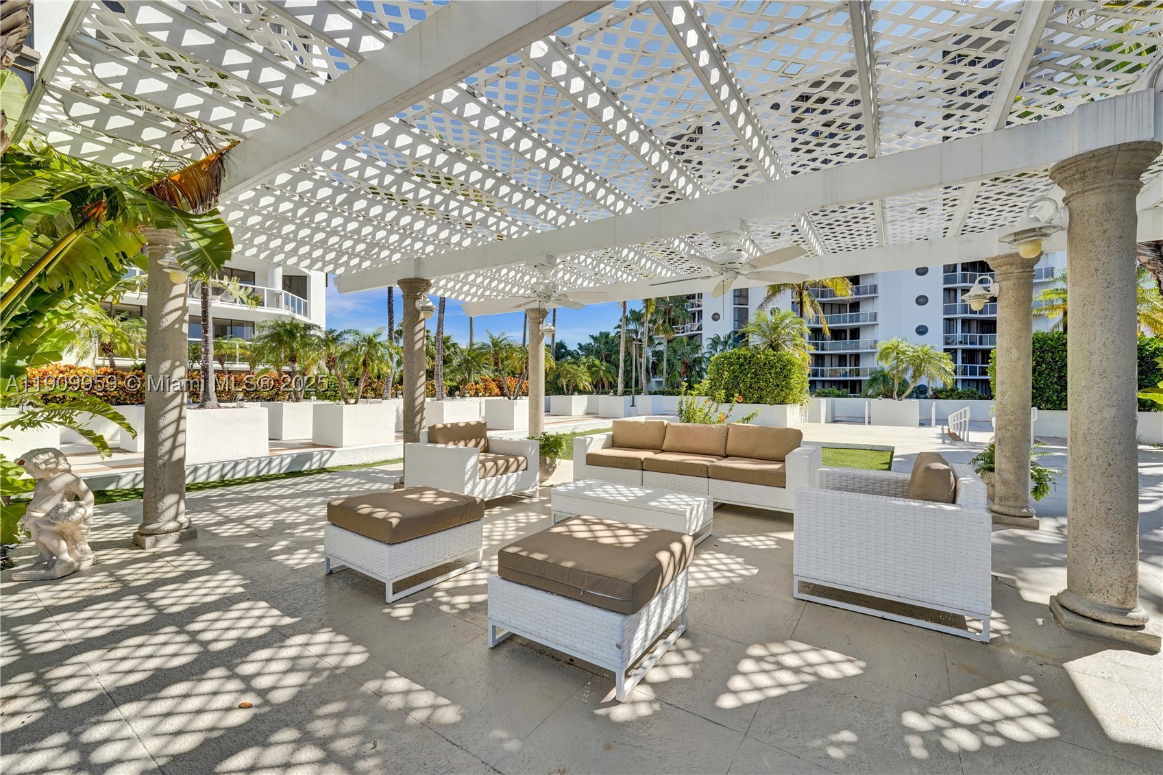 HARBOR TOWERS - Residential