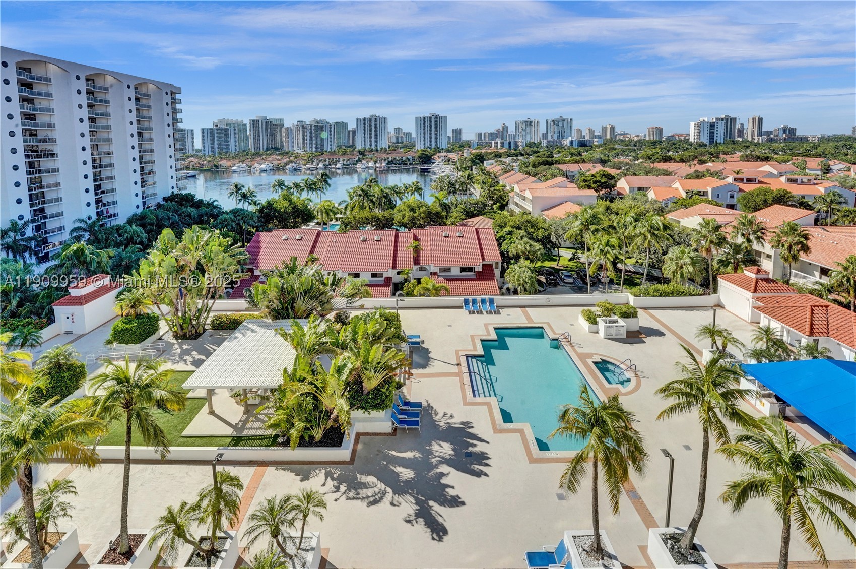 HARBOR TOWERS - Residential