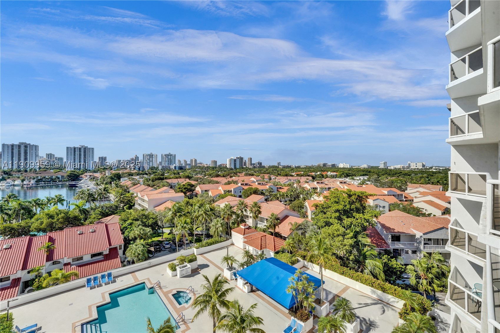 HARBOR TOWERS - Residential