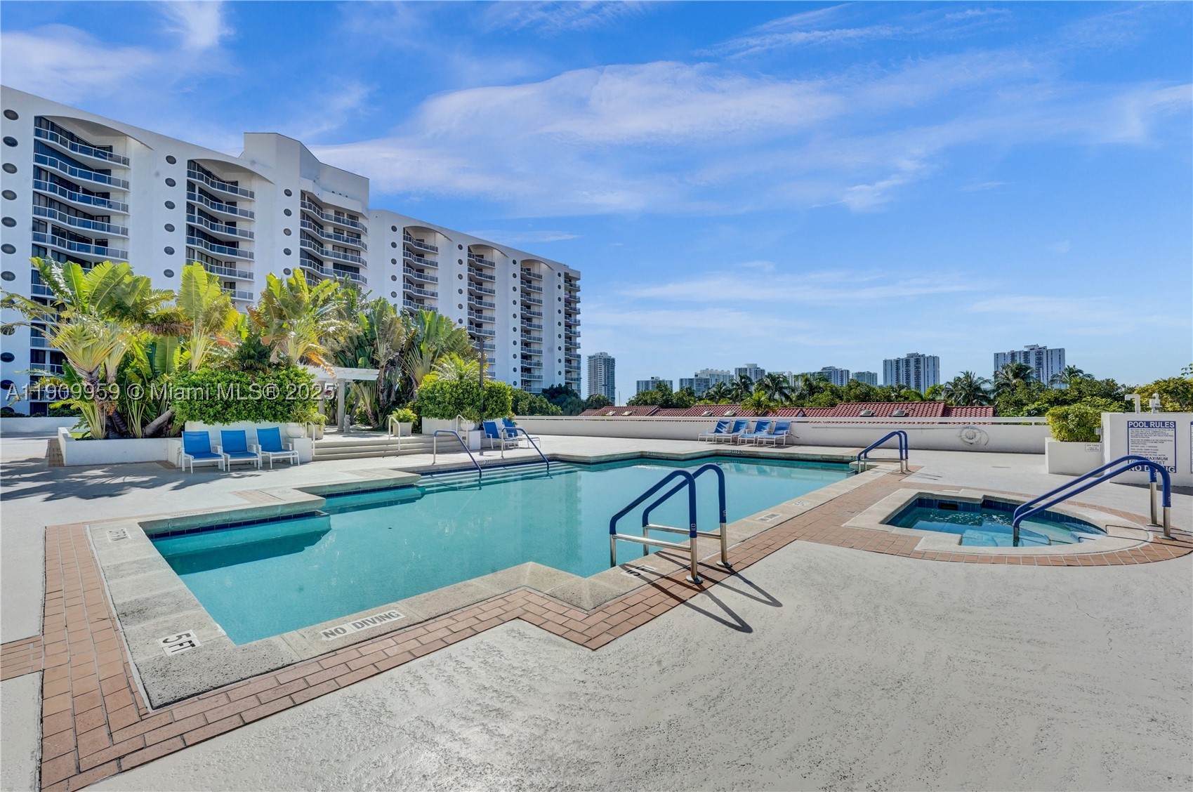 HARBOR TOWERS - Residential