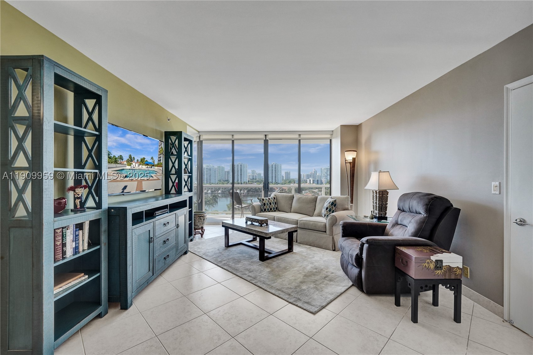 HARBOR TOWERS - Residential