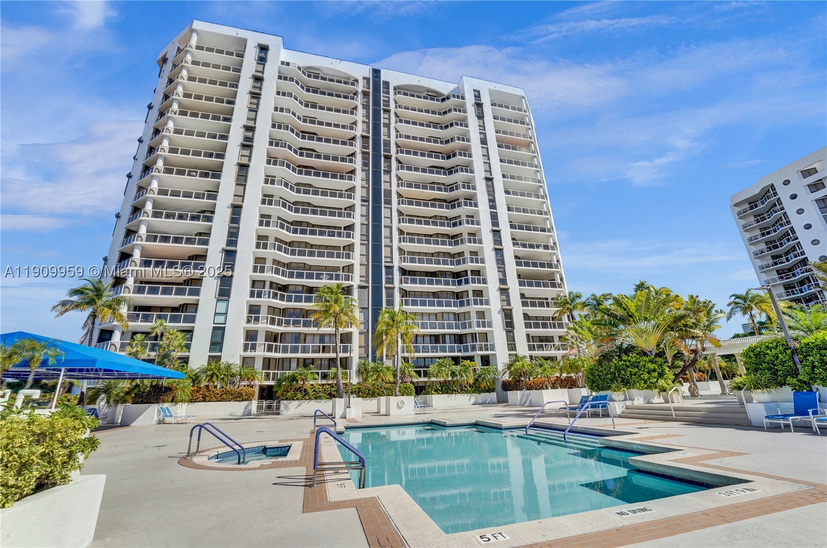 HARBOR TOWERS - Residential