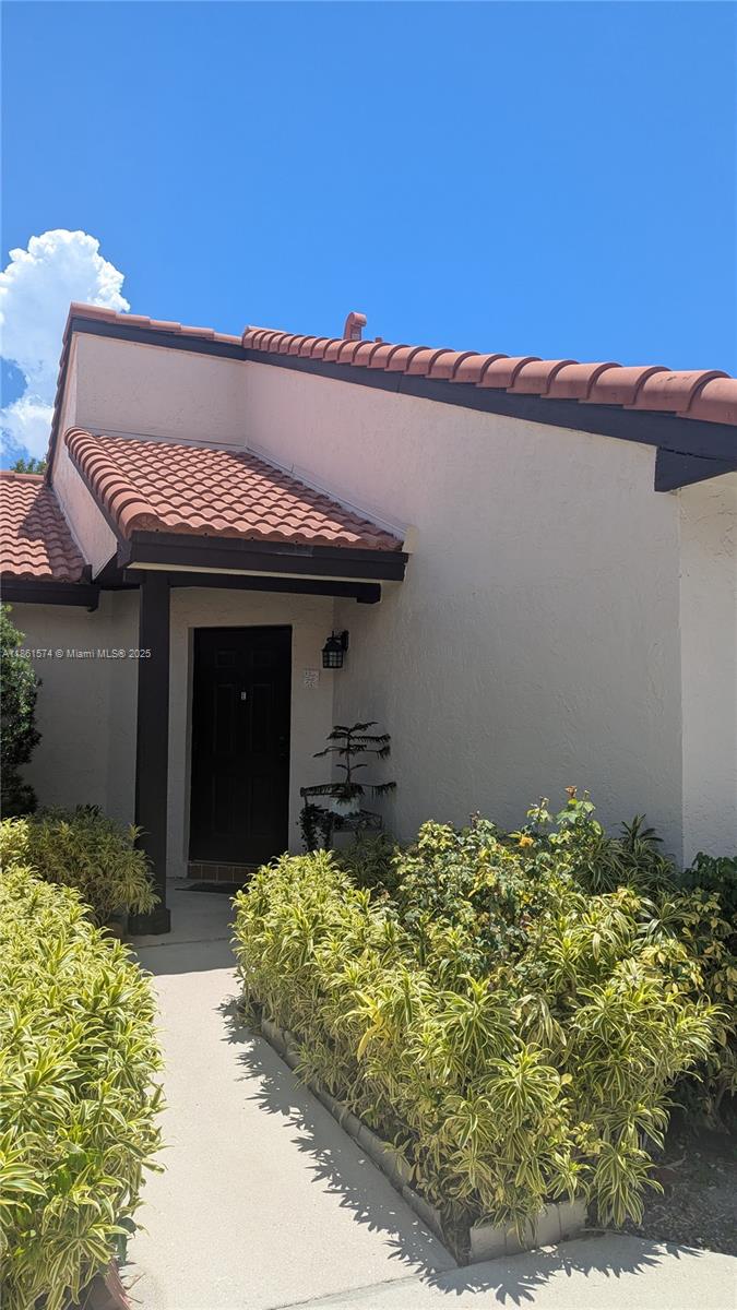 One story townhome villa, corner unit 2bd/2bth w/office in Lakes of the Meadow Community. Clubhouse/country club access, tennis court, pool, picnic area, walking jogging, volleyball, pickleball, child play area and much more. Great schools centrally located. Tile throughout home, large walking closet, patio area. Impact slides doors. Extra office space/den a huge plus +.