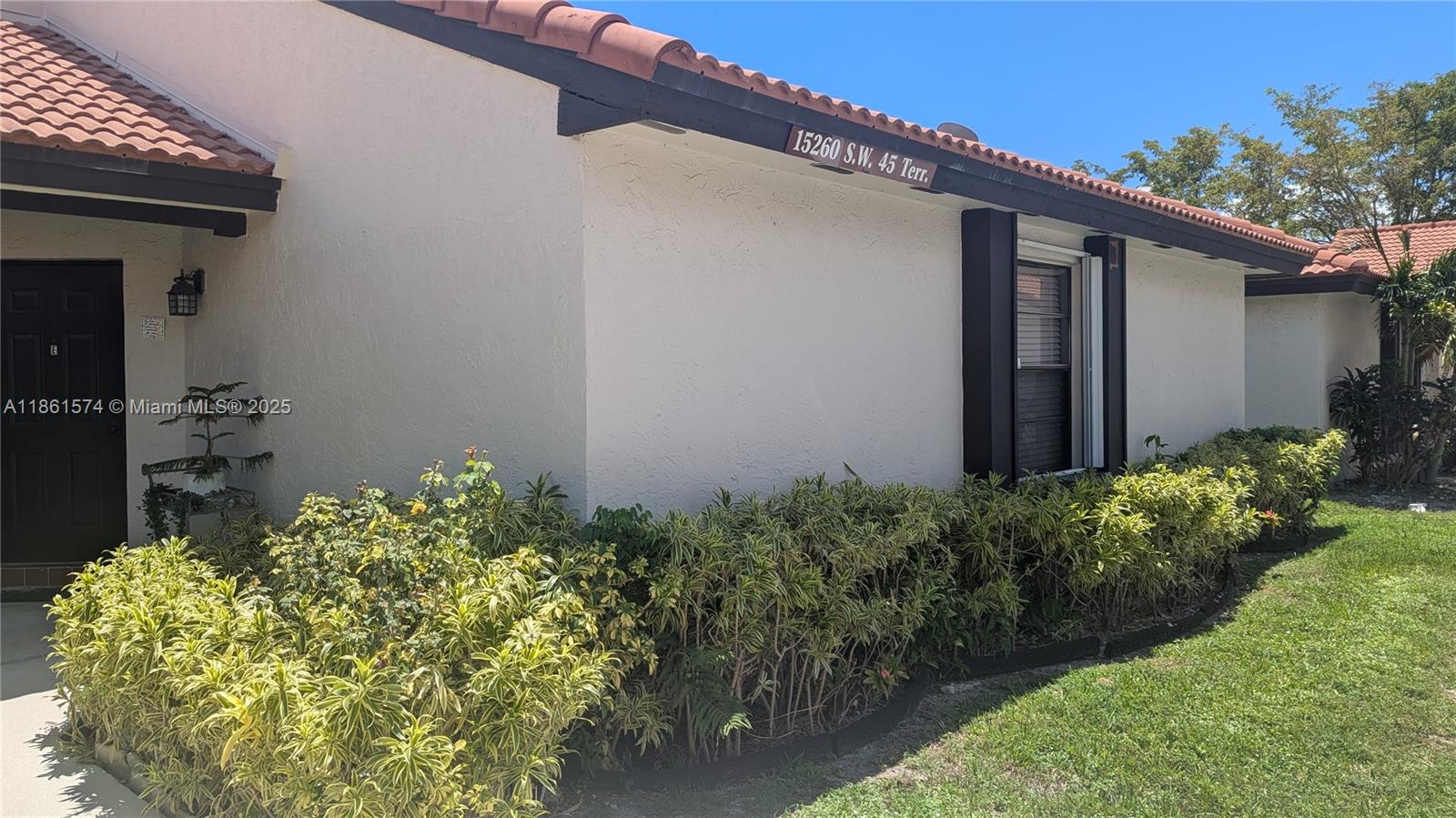 LAKES MEADOW VILG HOMES C - Residential Lease