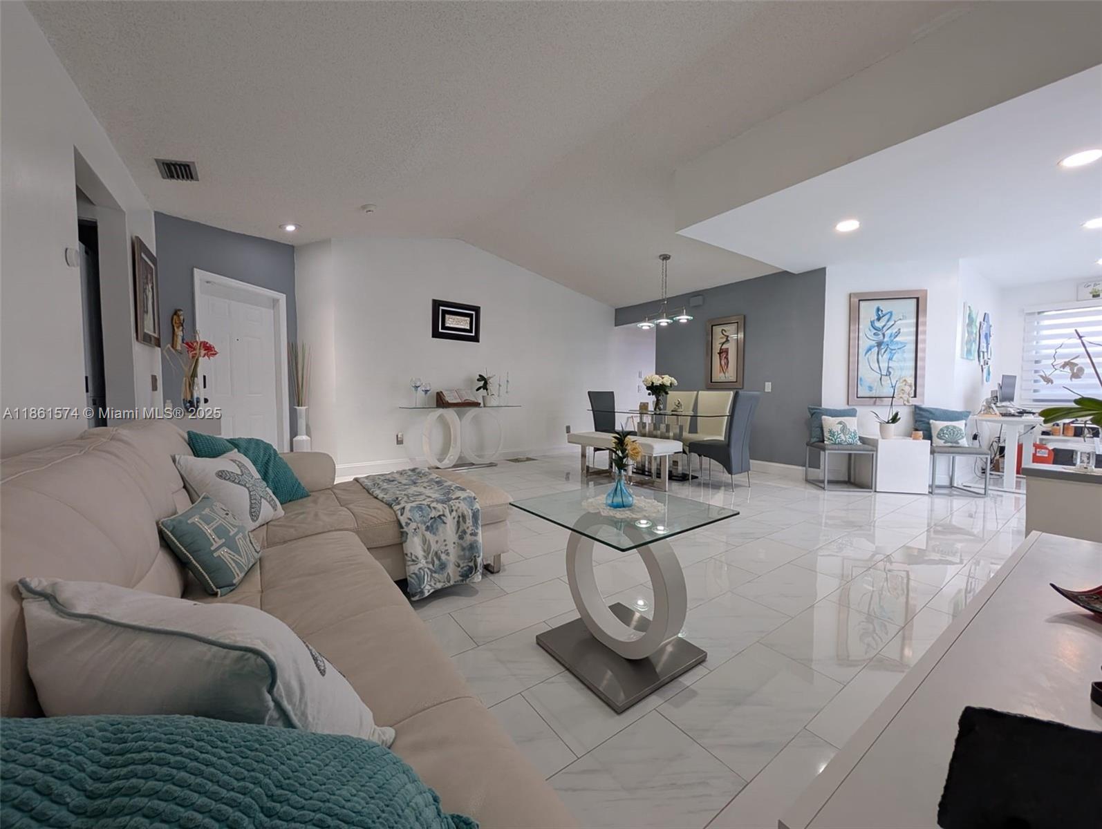 LAKES MEADOW VILG HOMES C - Residential Lease