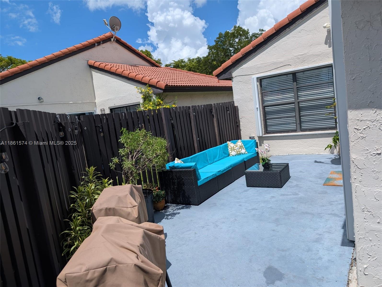 LAKES MEADOW VILG HOMES C - Residential Lease