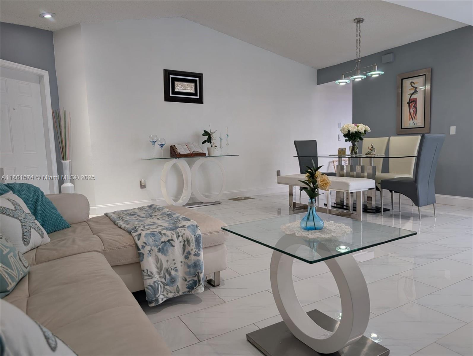 LAKES MEADOW VILG HOMES C - Residential Lease