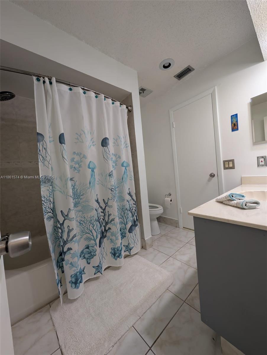 LAKES MEADOW VILG HOMES C - Residential Lease