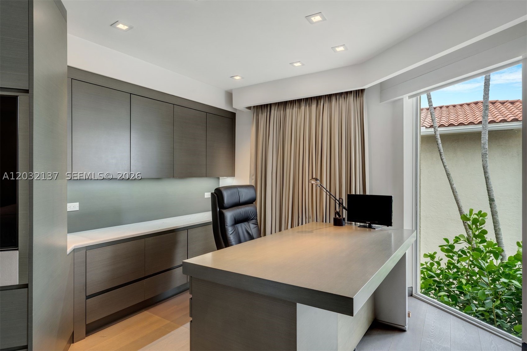 THE TOWNHOMES OF QUAYSIDE - Residential