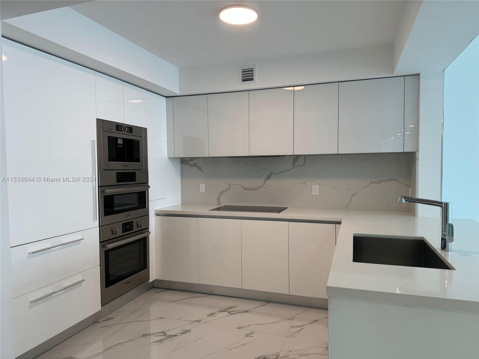PARQUE TOWERS CONDO - Residential Lease