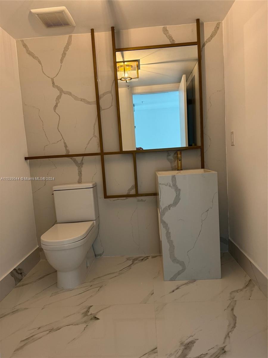 PARQUE TOWERS CONDO - Residential Lease