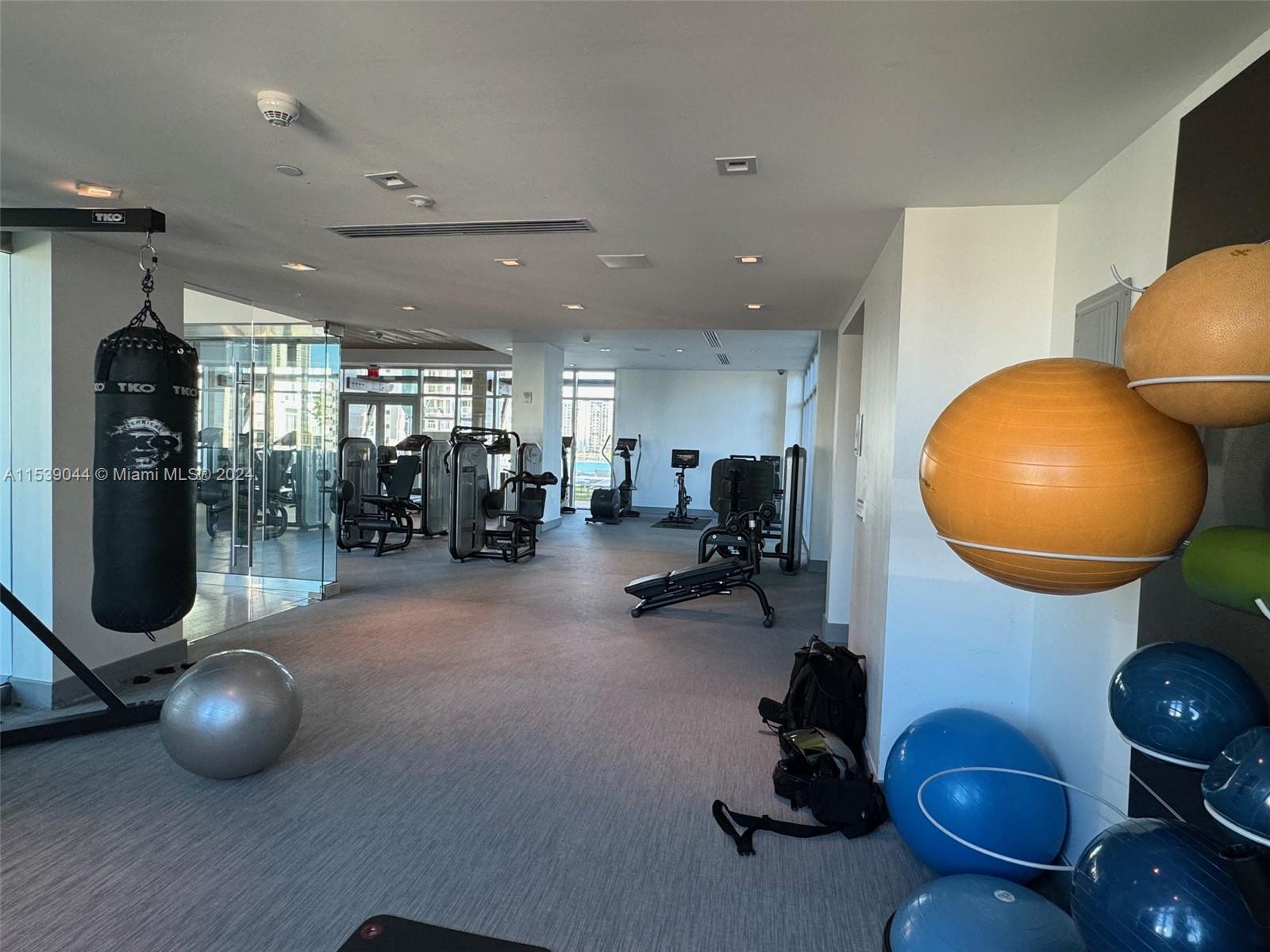 PARQUE TOWERS CONDO - Residential Lease