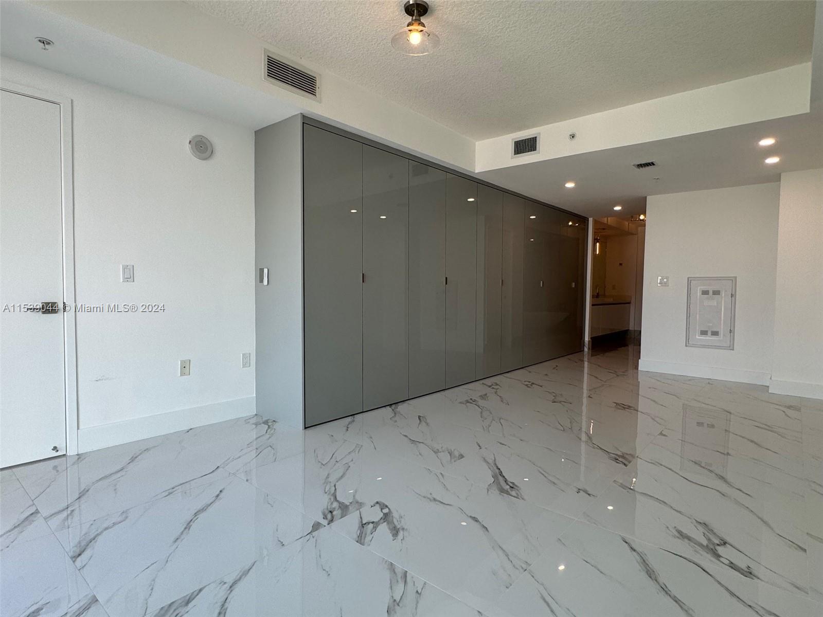 PARQUE TOWERS CONDO - Residential Lease