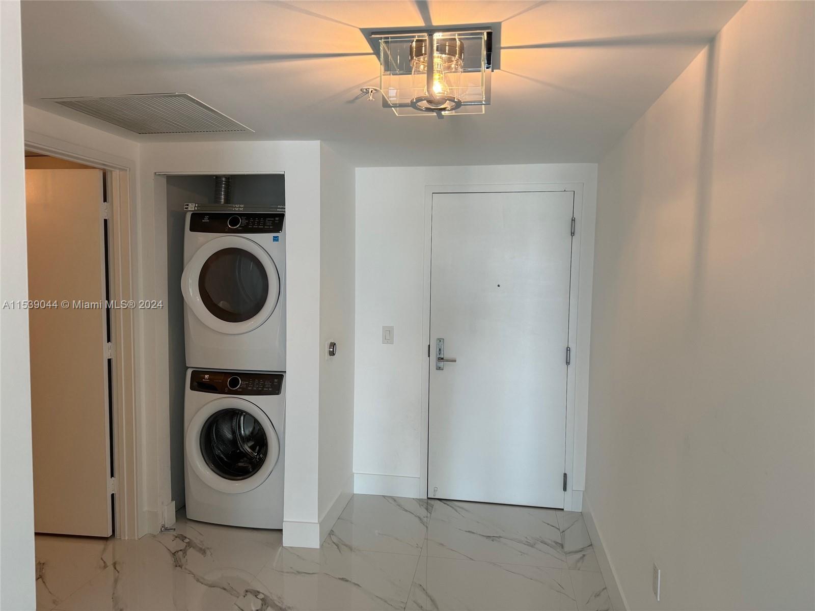 PARQUE TOWERS CONDO - Residential Lease