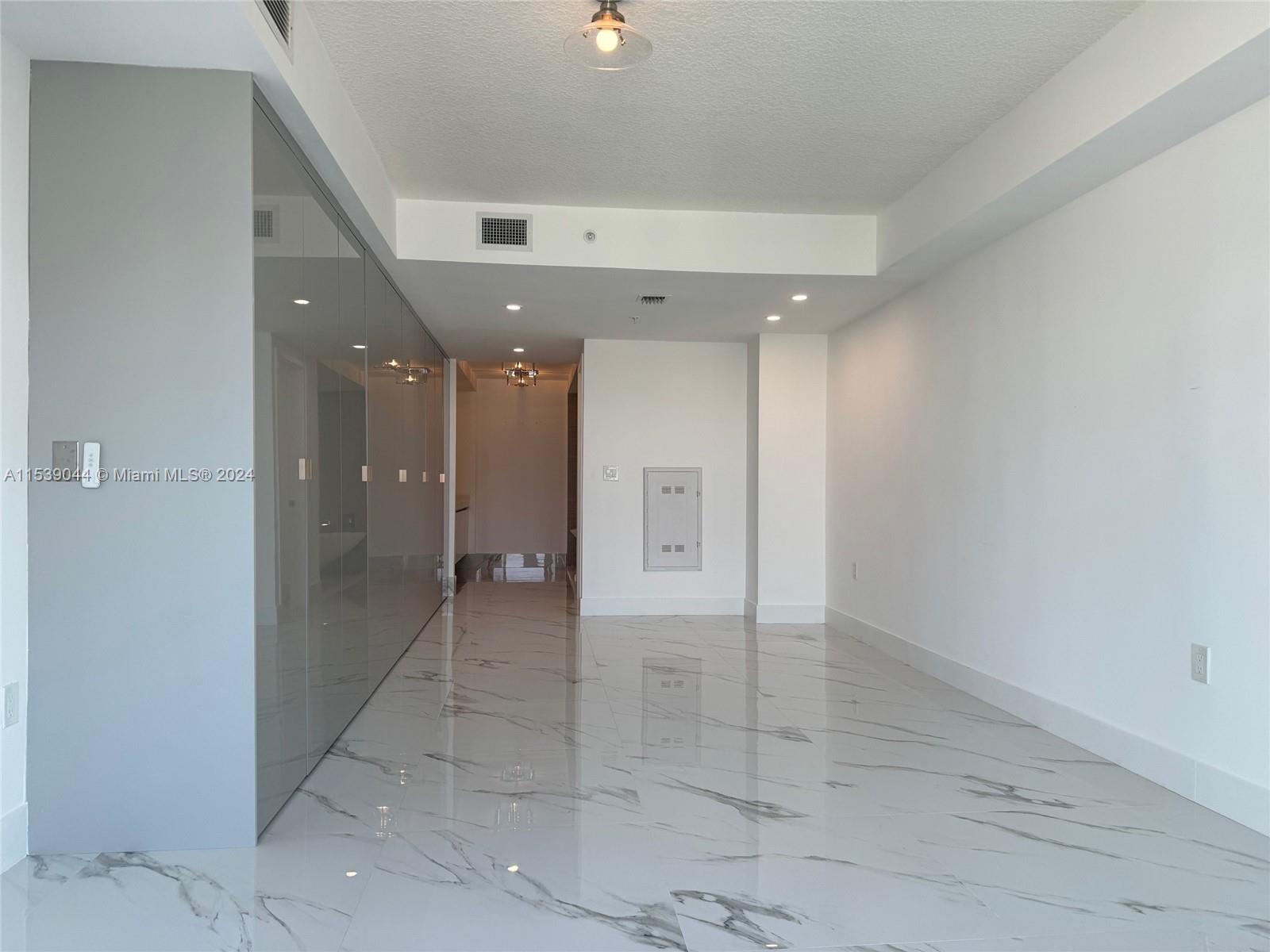 PARQUE TOWERS CONDO - Residential Lease