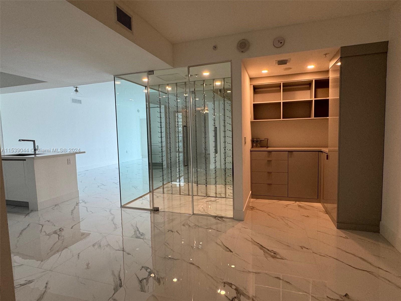 PARQUE TOWERS CONDO - Residential Lease