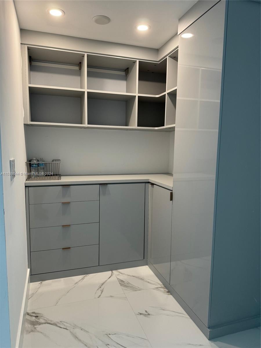 PARQUE TOWERS CONDO - Residential Lease
