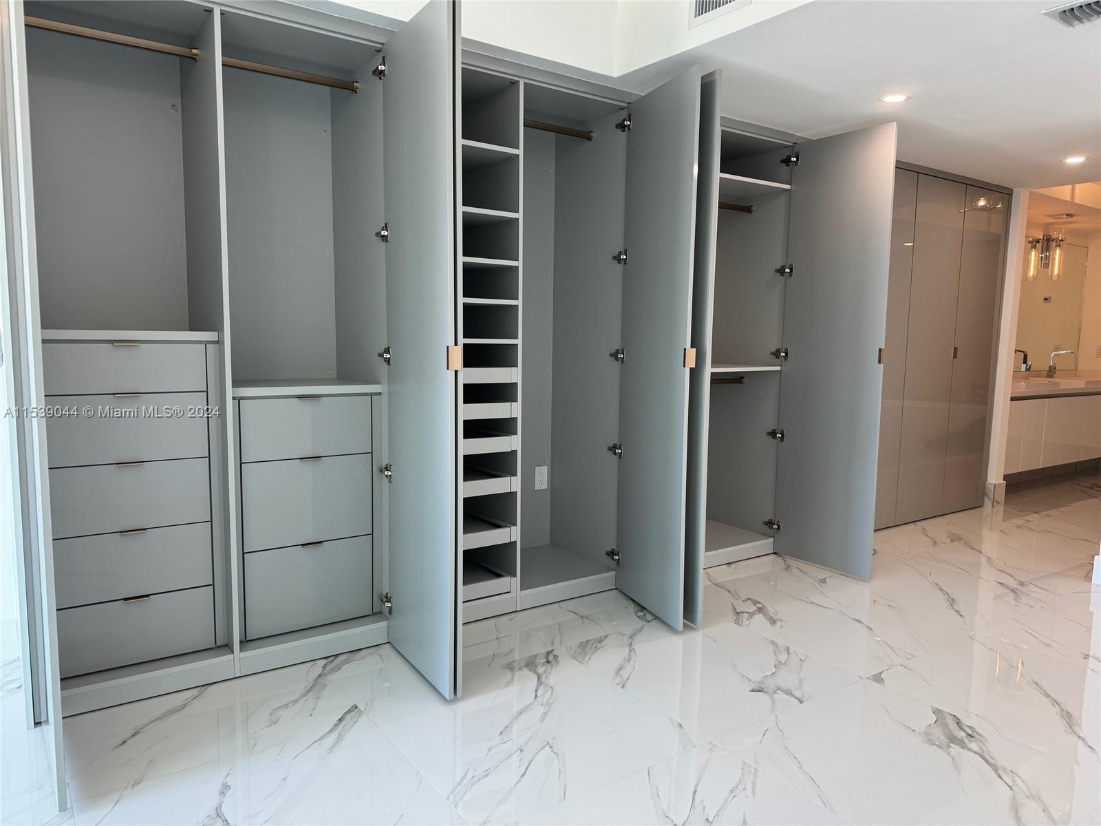 PARQUE TOWERS CONDO - Residential Lease