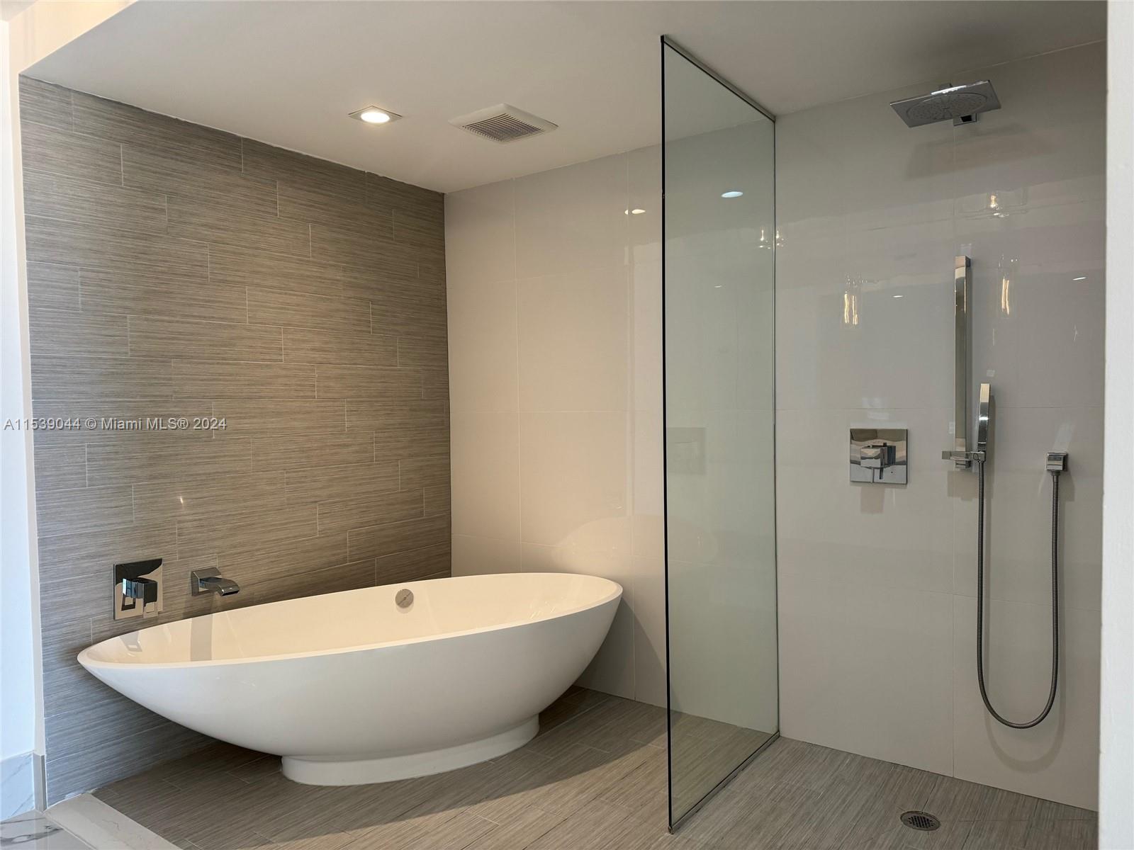 PARQUE TOWERS CONDO - Residential Lease