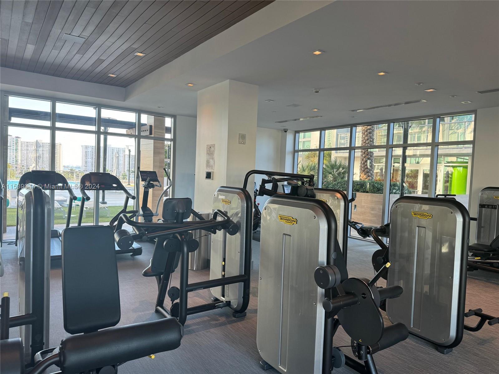 PARQUE TOWERS CONDO - Residential Lease