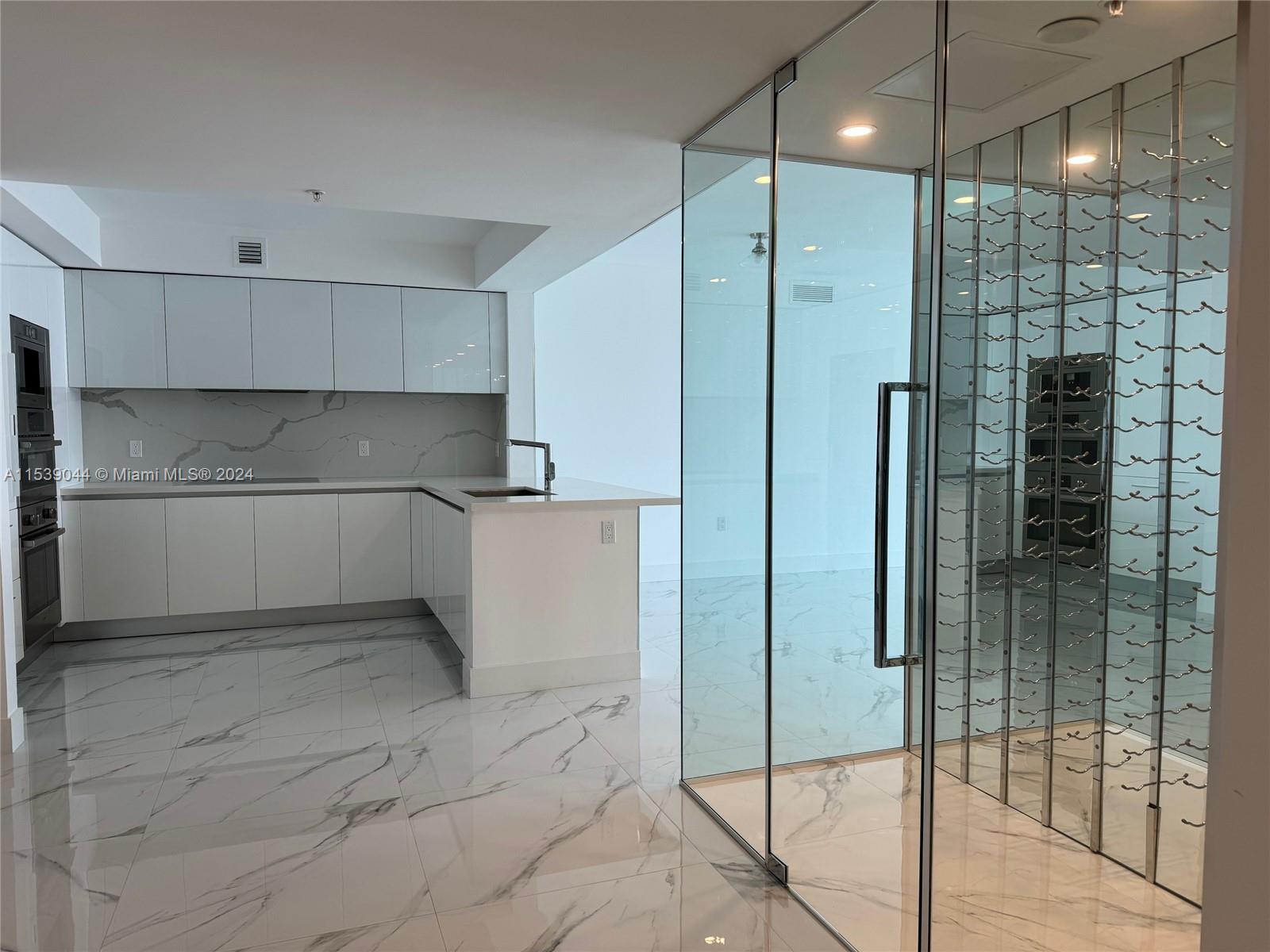 PARQUE TOWERS CONDO - Residential Lease