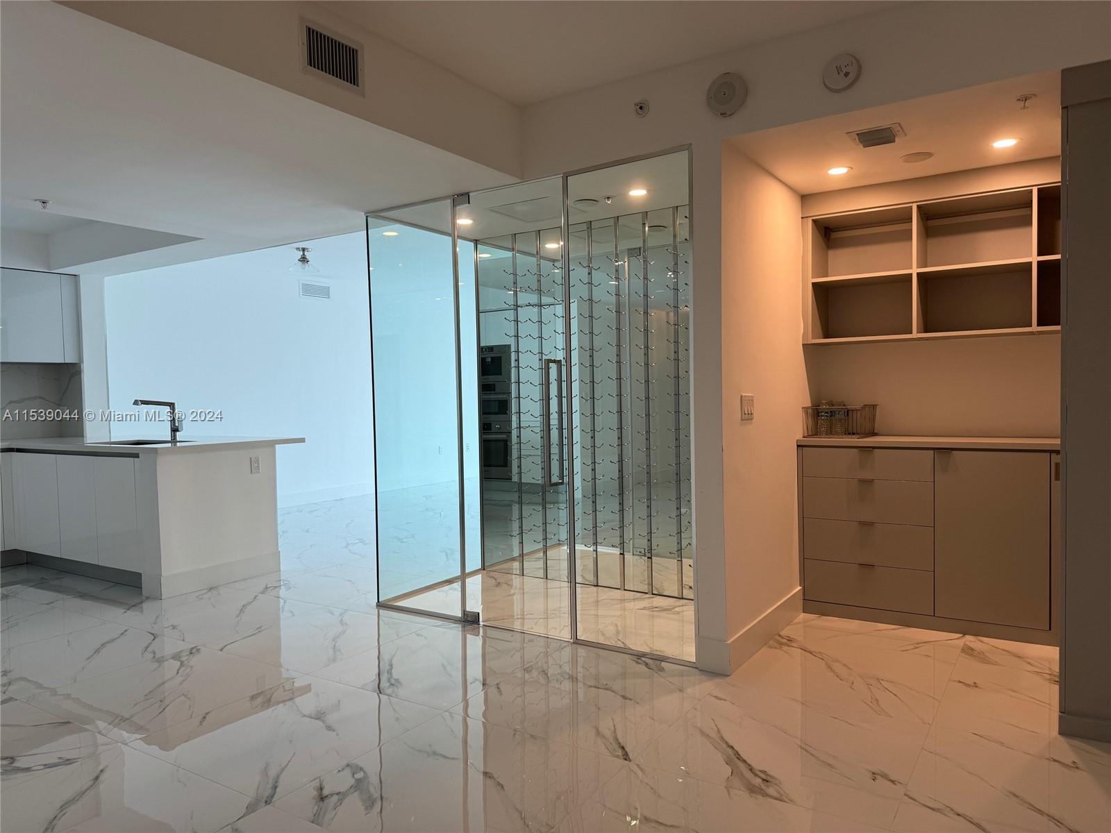 PARQUE TOWERS CONDO - Residential Lease