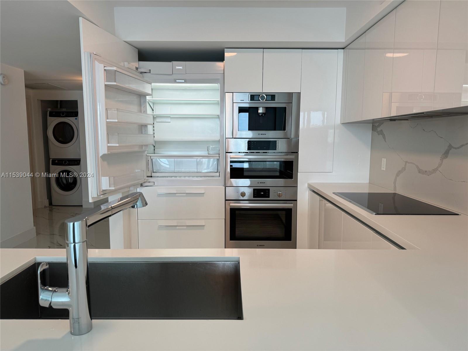PARQUE TOWERS CONDO - Residential Lease