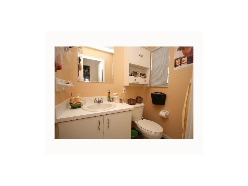 VILLAS OF PINECREST CONDO - Residential Lease