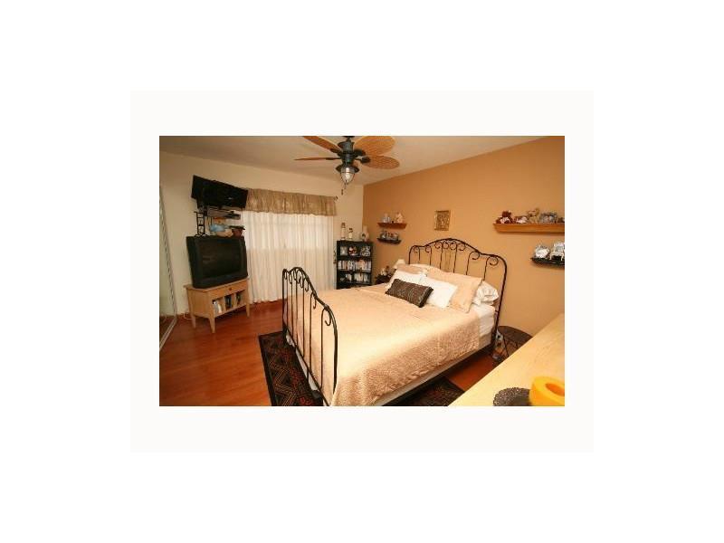 VILLAS OF PINECREST CONDO - Residential Lease