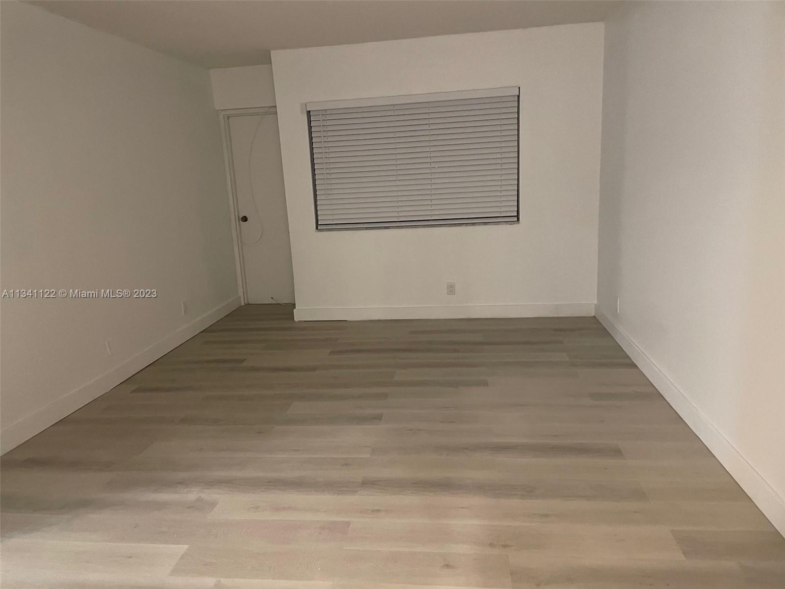 BUILDING TEN OF RACQUET C - Residential Lease