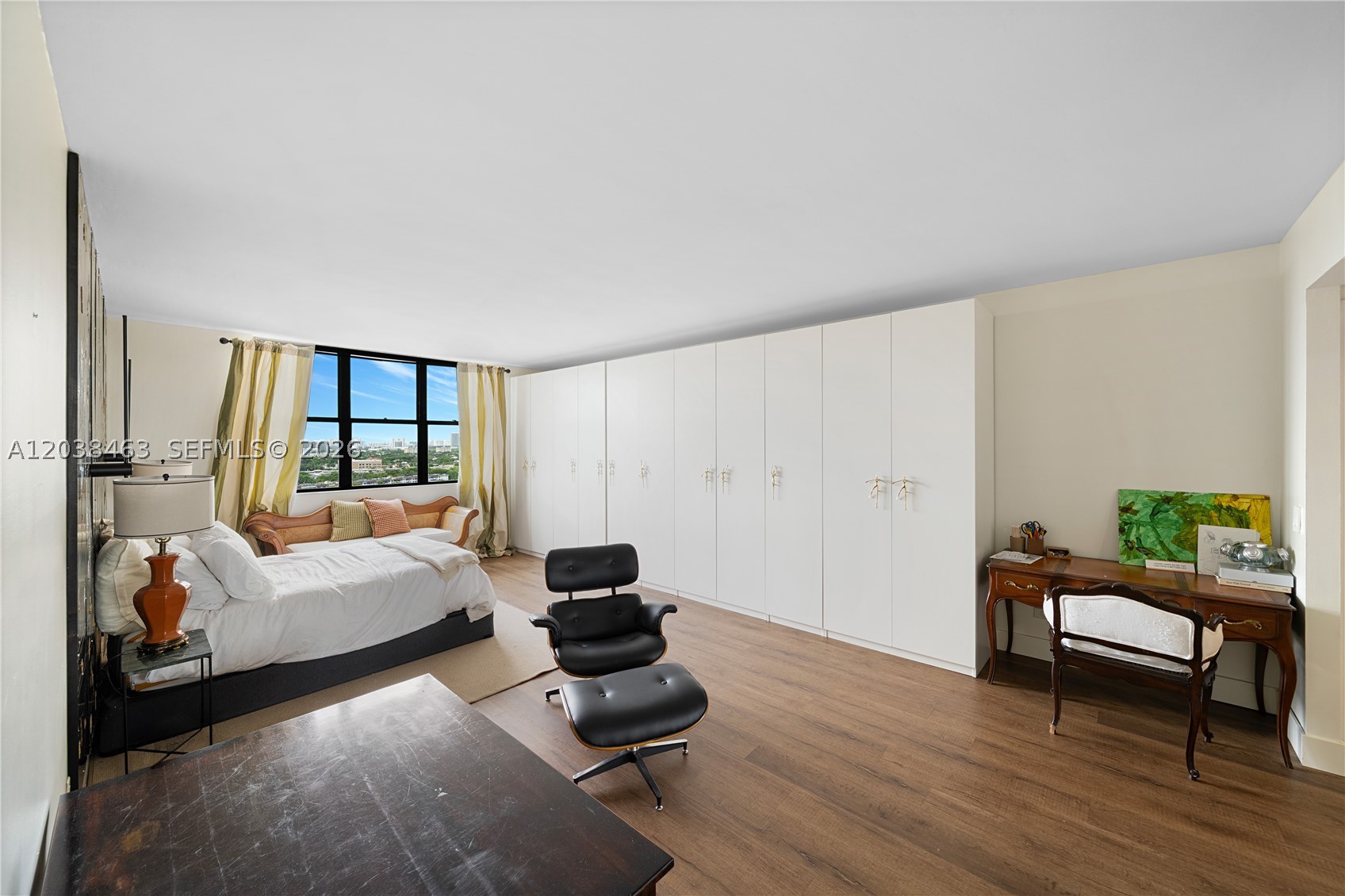 CRICKET CLUB CONDO - Residential
