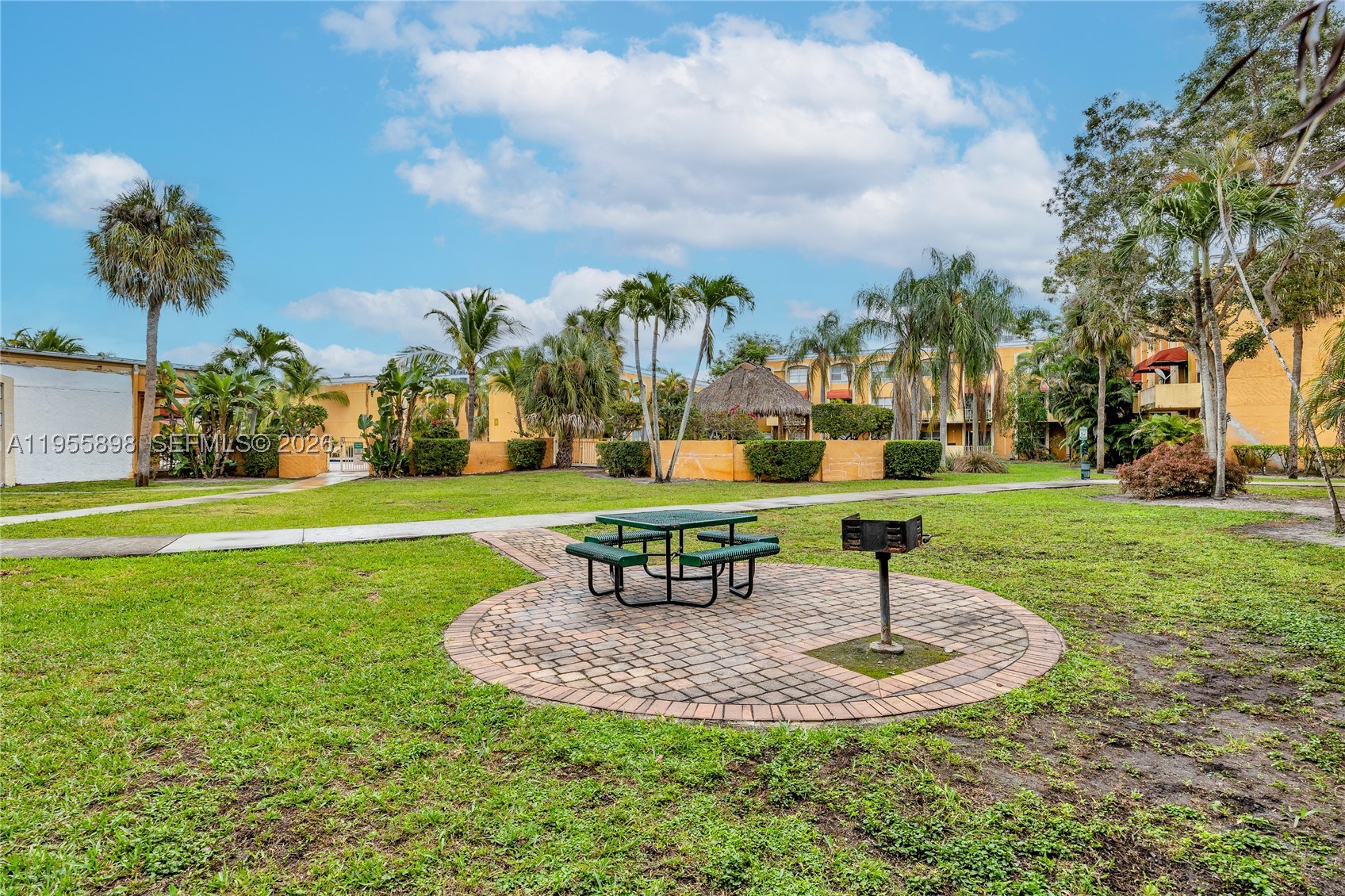 VENETIAN GARDENS AT COUNT - Residential