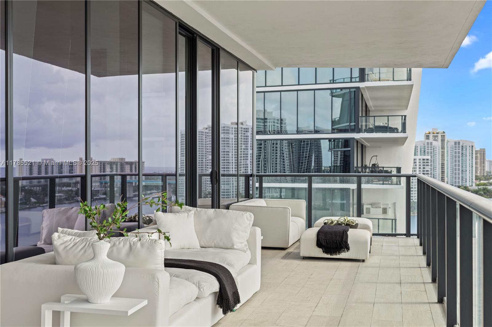PRIVE CONDO - Residential