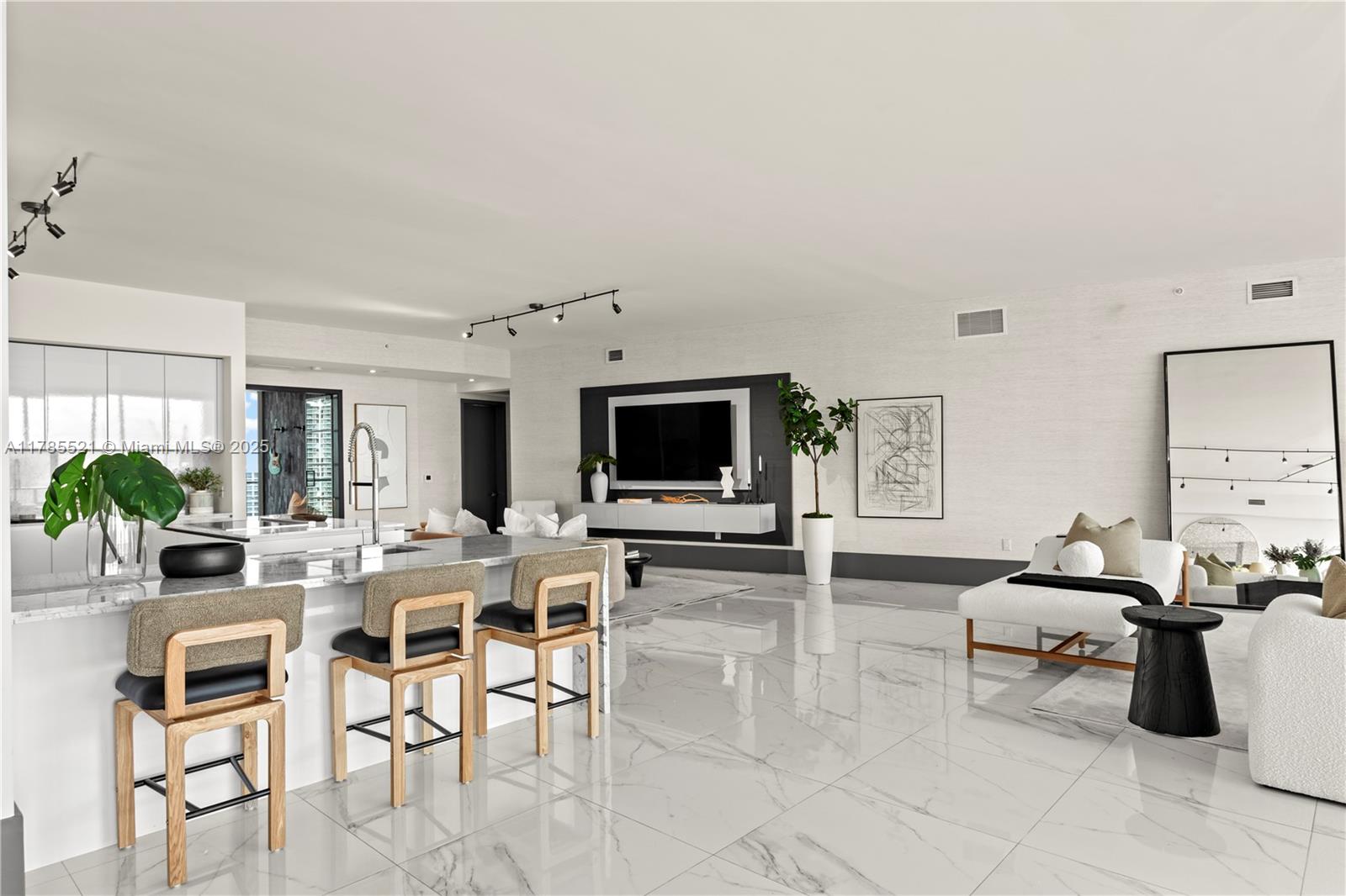 PRIVE CONDO - Residential