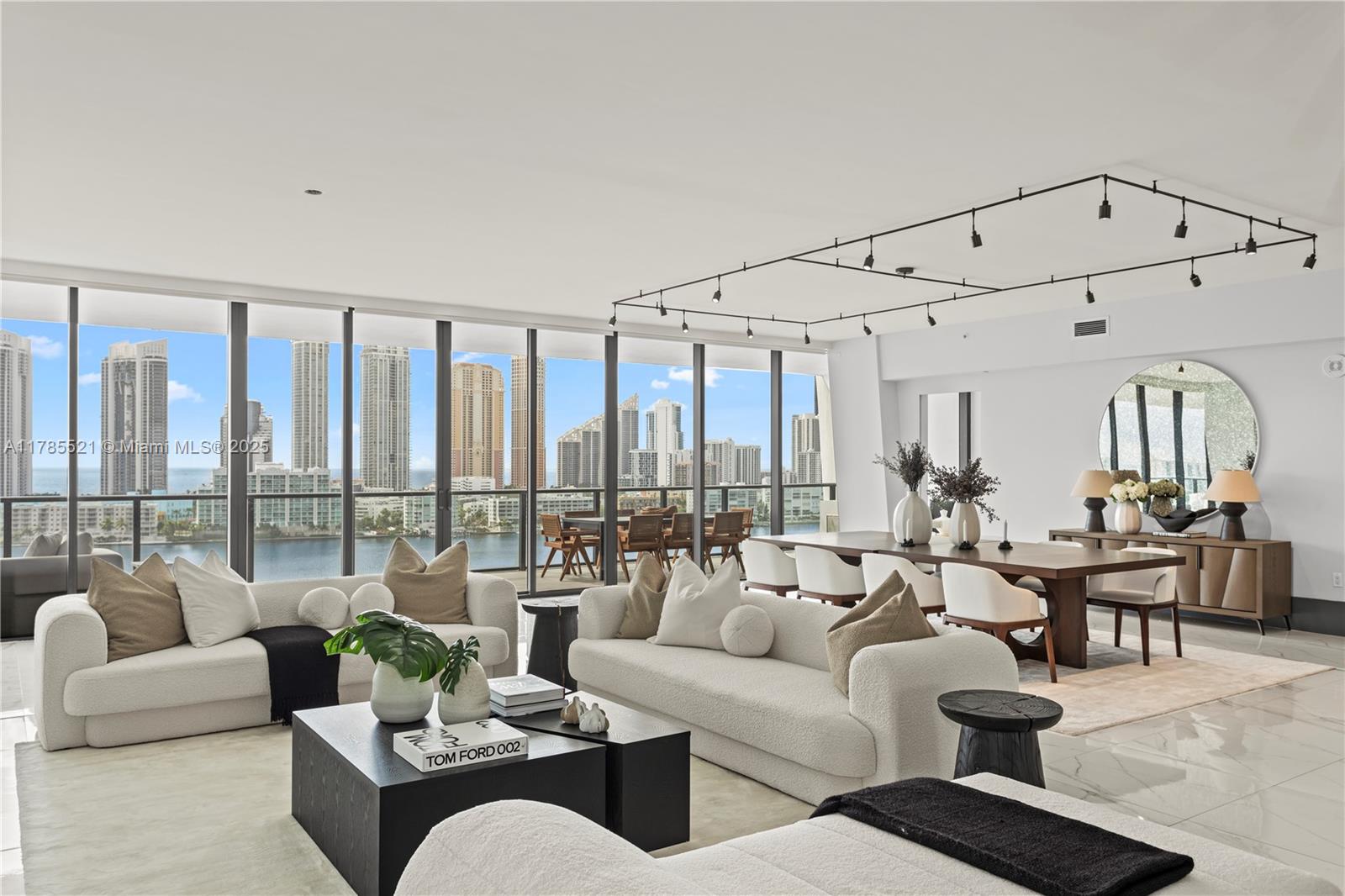 PRIVE CONDO - Residential
