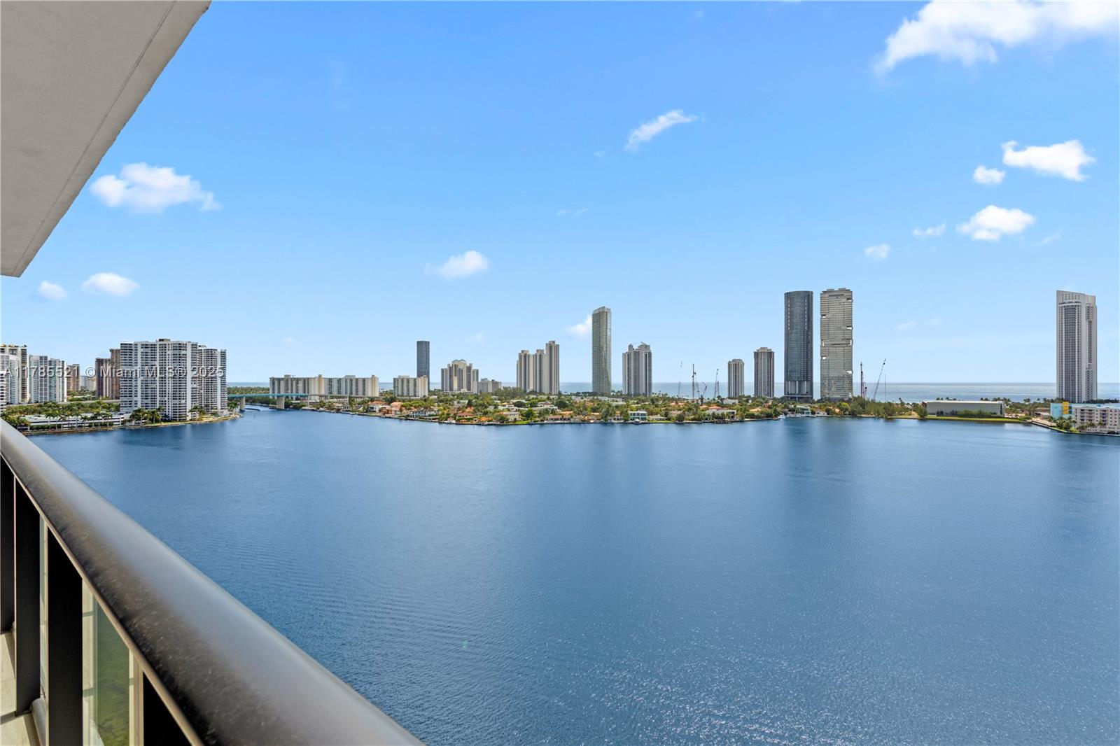 PRIVE CONDO - Residential