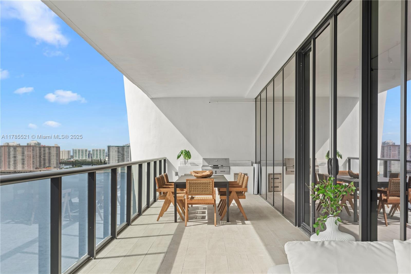 PRIVE CONDO - Residential