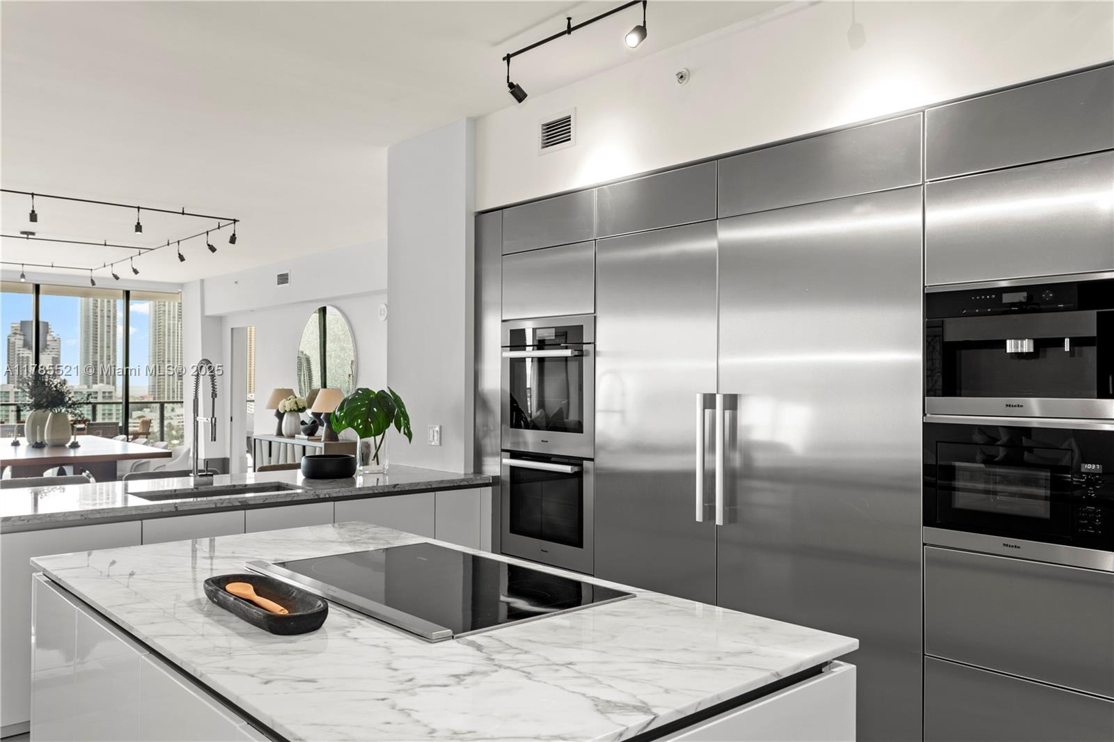 PRIVE CONDO - Residential