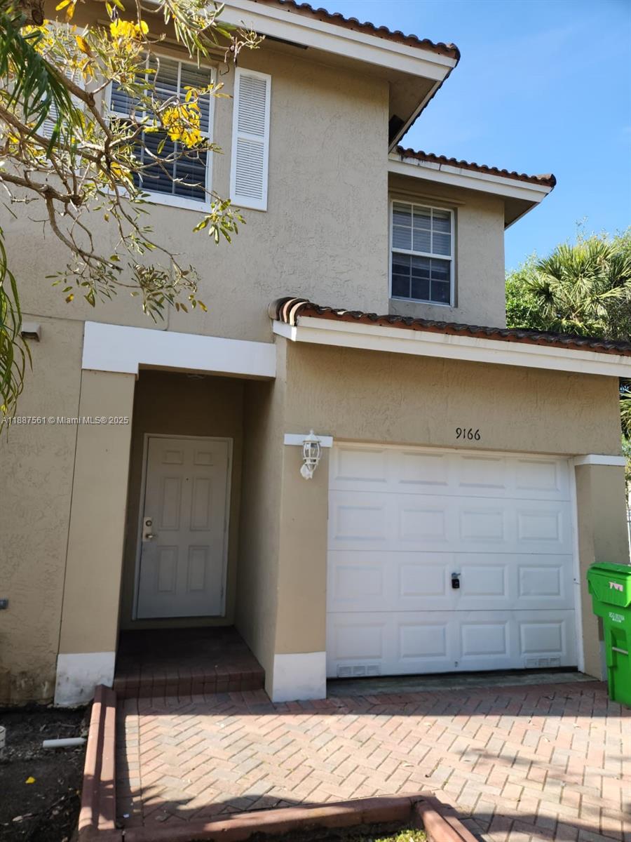 Spacious 4-Bedroom, 2/1Bathroom Townhouse in Excellent Location
This great townhouse offers 4 bedrooms and 2 bathrooms, featuring spacious and comfortable living areas. The property has been upgraded with ceramic floors and stainless-steel appliances. Ideally located near shopping areas, top-rated schools, and major highways, it provides both convenience and accessibility. The community is peaceful and offers many amenities to enjoy, making it a perfect place to call home.