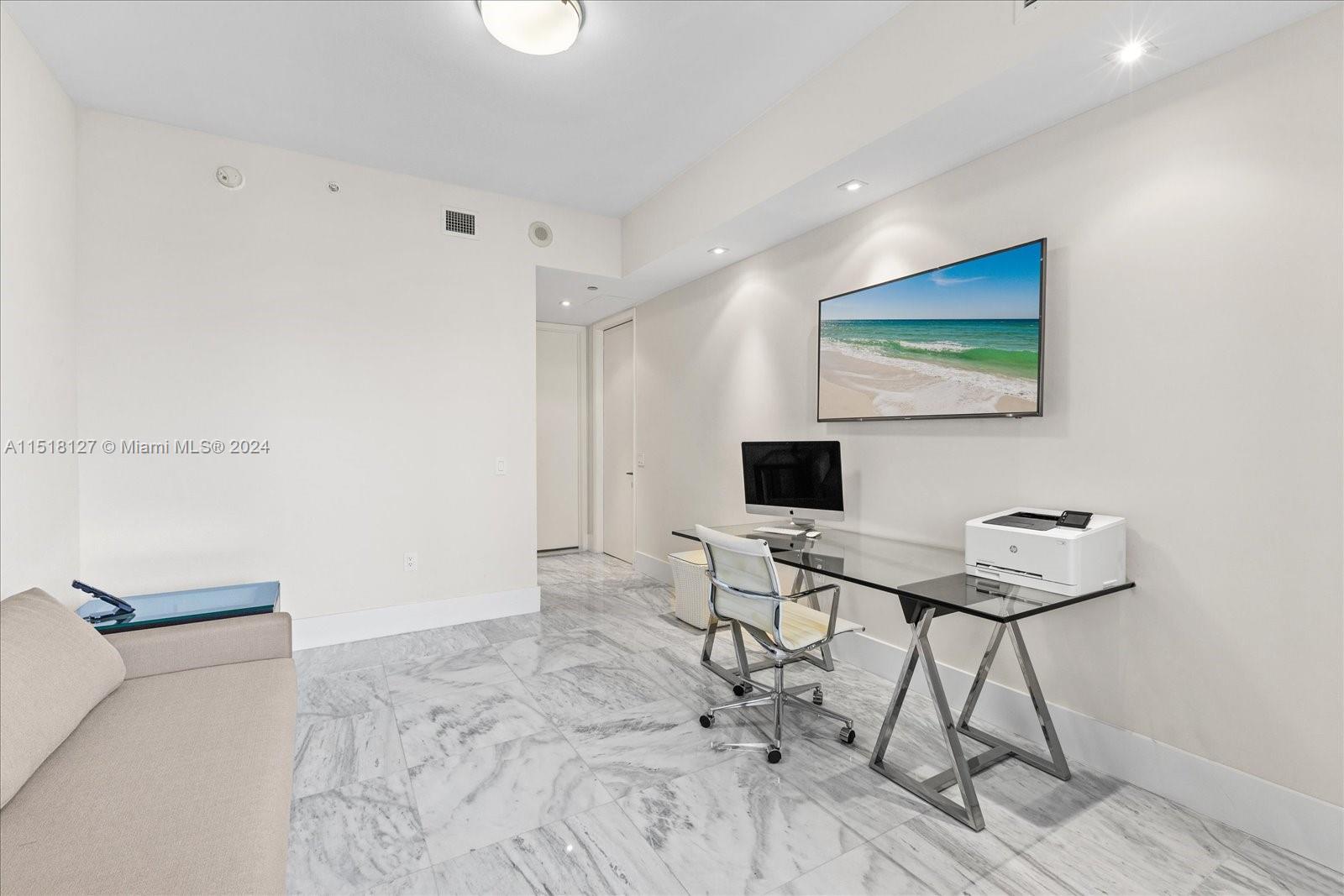 MARQUIS CONDO - Residential