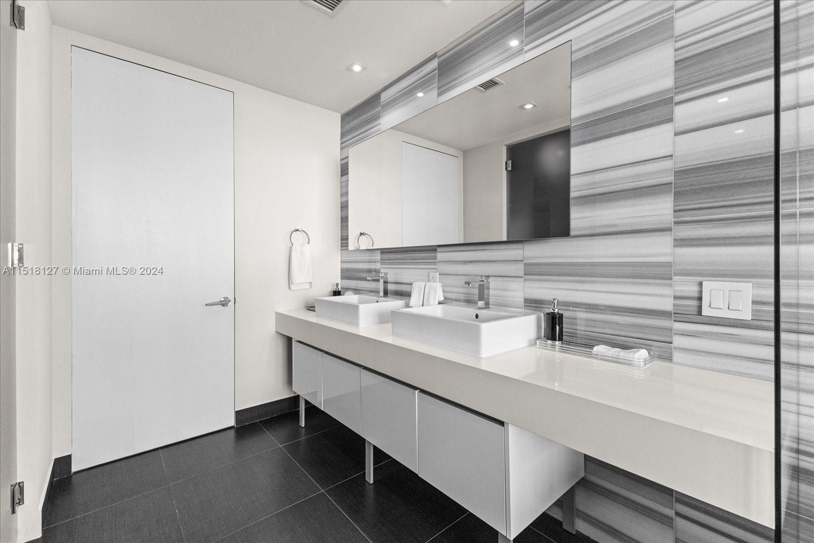 MARQUIS CONDO - Residential