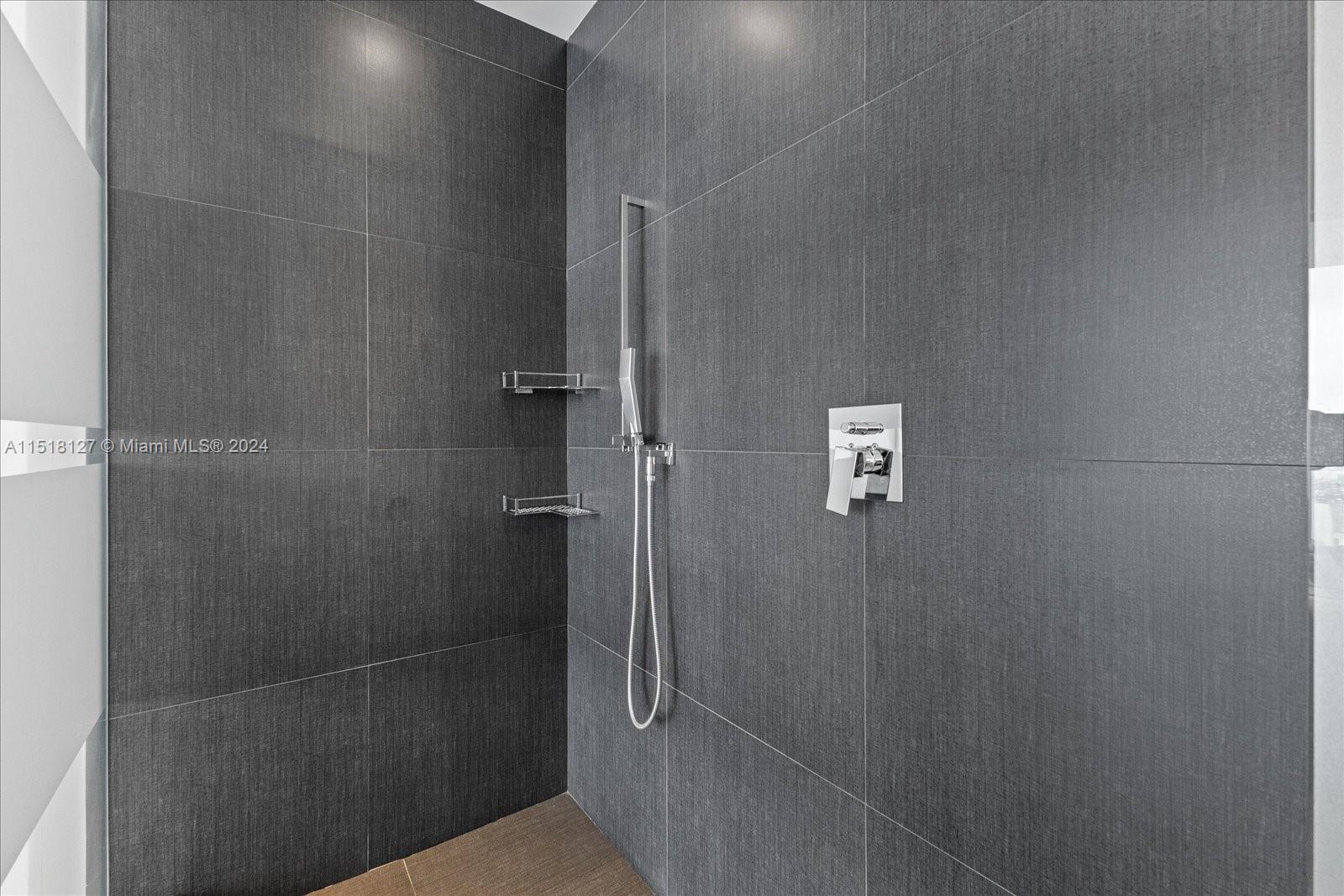 MARQUIS CONDO - Residential