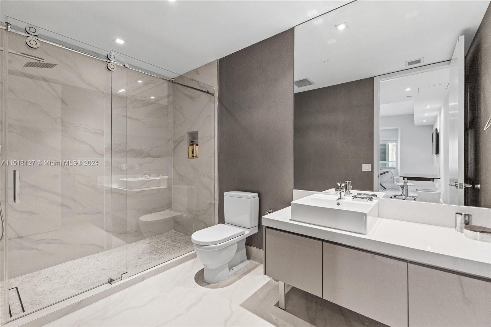 MARQUIS CONDO - Residential