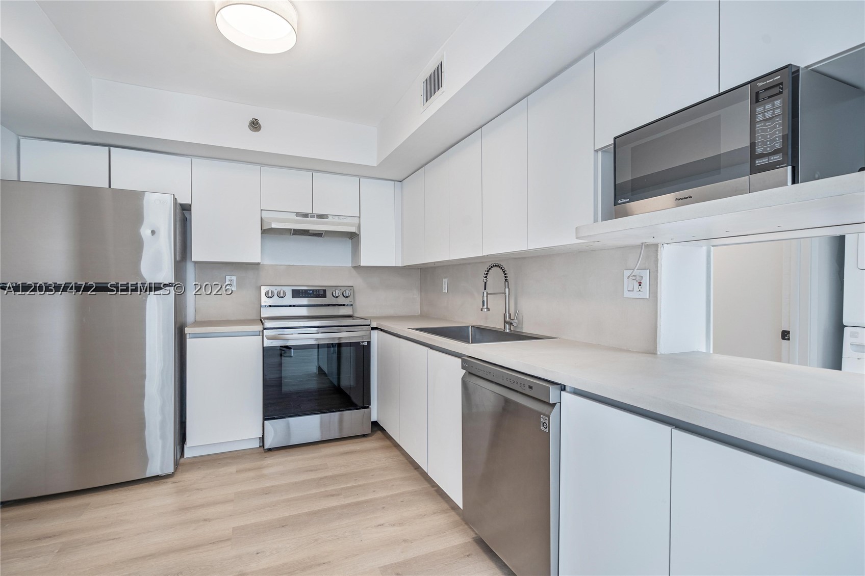 MYSTIC POINTE CONDO NO TH - Residential Lease