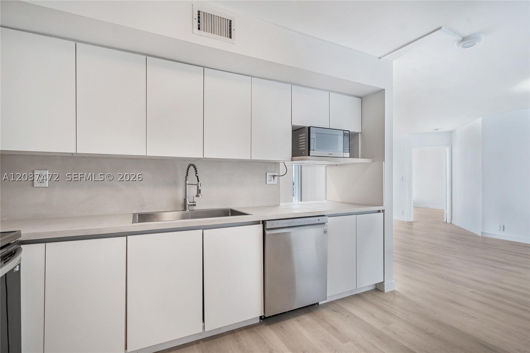 MYSTIC POINTE CONDO NO TH - Residential Lease