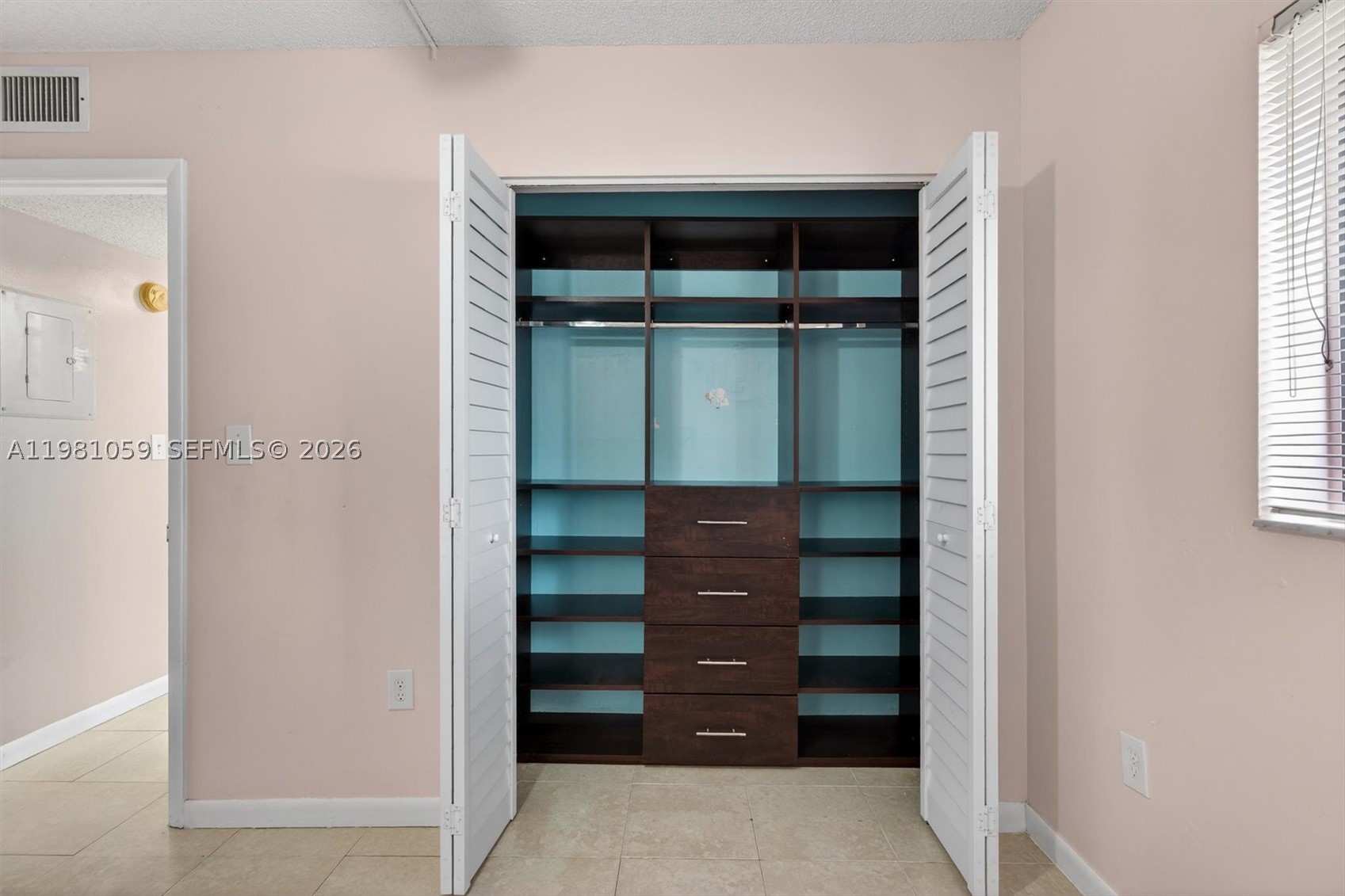 THE HORIZONS CONDO #5 - Residential