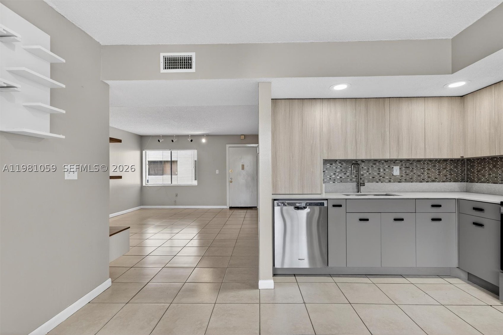 THE HORIZONS CONDO #5 - Residential