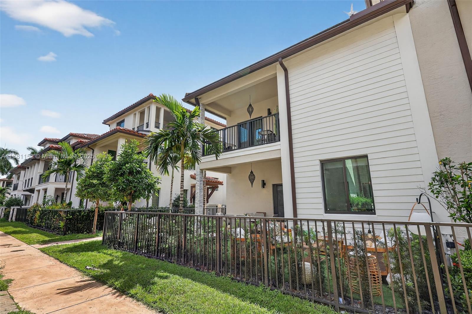 DOWNTOWN DORAL SOUTH PHAS - Residential